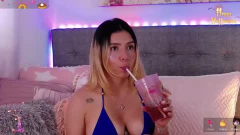 Antonella Lee online show from 10-25-25, 07:08