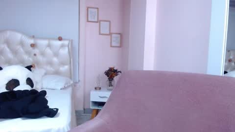 Snapshot of anny_louis chatting on 12-13-24, 02:21 ANNY LOUIS online show from 12-13-24, 02:21