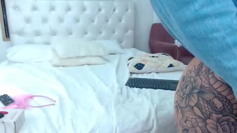 Snapshot of anny_louis chatting on 01-15-25, 08:20 ANNY LOUIS online show from 01-15-25, 08:20
