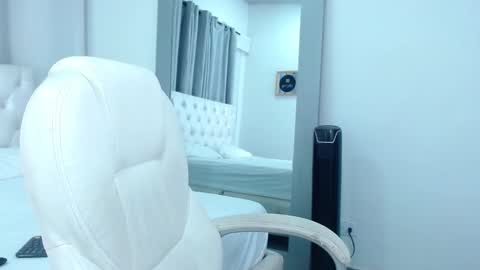 Snapshot of anny_louis chatting on 02-19-25, 02:12 ANNY LOUIS online show from 02-19-25, 02:12