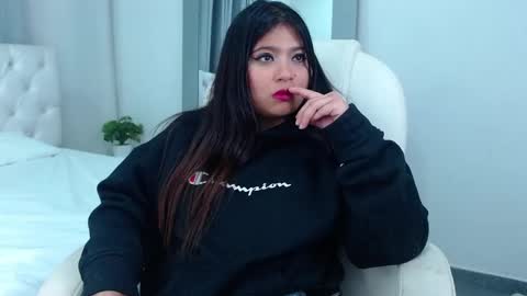 Snapshot of anny_louis chatting on 02-19-25, 08:22 ANNY LOUIS online show from 02-19-25, 08:22