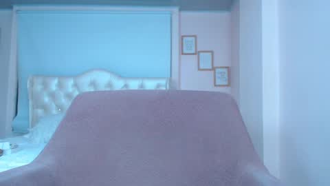 Snapshot of anny_louis chatting on 02-24-25, 05:00 ANNY LOUIS online show from 02-24-25, 05:00