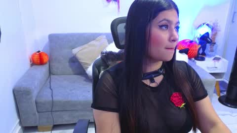 Snapshot of anny_louis chatting on 10-22-25, 08:08 ANNY LOUIS online show from 10-22-25, 08:08