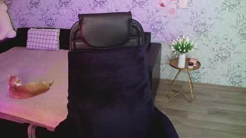 Annie online show from 12-26-24, 12:14