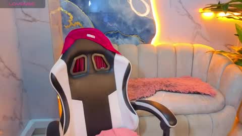 Live 1500am 2100pm COLOMBIAN HOUR online show from 04-18-26, 08:09