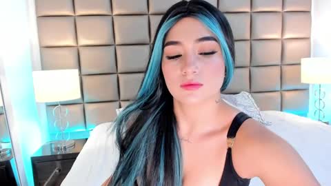 Snapshot of annyhizzle chatting on 02-21-25, 09:22 online show from 02-21-25, 09:22