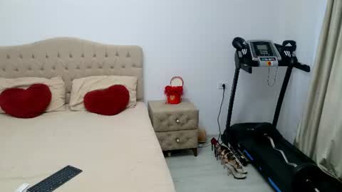 Snapshot of annyloveyou chatting on 07-24-26, 04:43 Annyfit4you online show from 07-24-26, 04:43