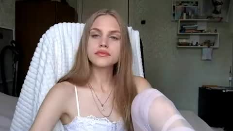 AnnySunshinee online show from 06-27-26, 07:46