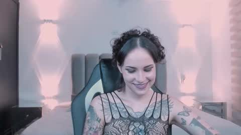 AnnyT online show from 12-19-25, 09:44