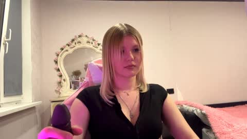 Snapshot of annyvibess chatting on 05-17-26, 07:10 annyvibess online show from 05-17-26, 07:10
