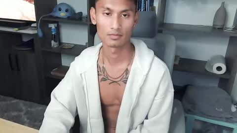 Snapshot of antgoldenboy chatting on 10-29-25, 11:39 Anthonyxx online show from 10-29-25, 11:39