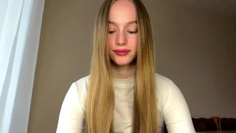 Snapshot of antionettepulgarin chatting on 05-15-26, 03:30 Viktoria online show from 05-15-26, 03:30