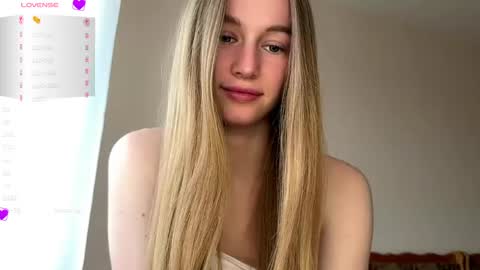Snapshot of antionettepulgarin chatting on 05-24-26, 03:17 Viktoria online show from 05-24-26, 03:17