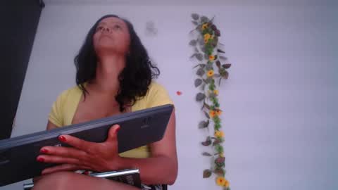 Snapshot of anto055 chatting on 02-18-25, 08:27 Antonella online show from 02-18-25, 08:27