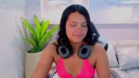 Snapshot of antonela_tp chatting on 09-25-25, 05:27 Antonela online show from 09-25-25, 05:27