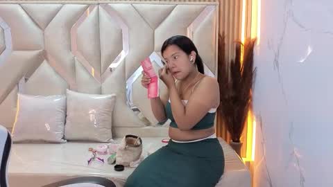 Antonela online show from 10-29-25, 01:13