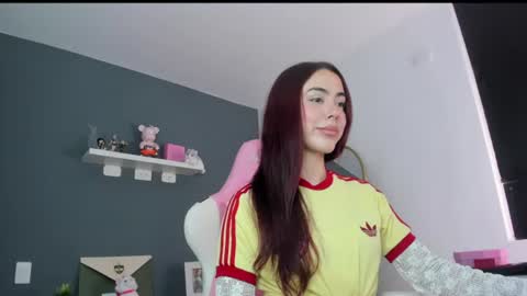 Snapshot of antonella_28_ chatting on 06-23-26, 09:46 Antonella online show from 06-23-26, 09:46