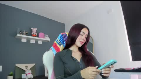 Snapshot of antonella_28_ chatting on 06-24-26, 10:53 Antonella online show from 06-24-26, 10:53