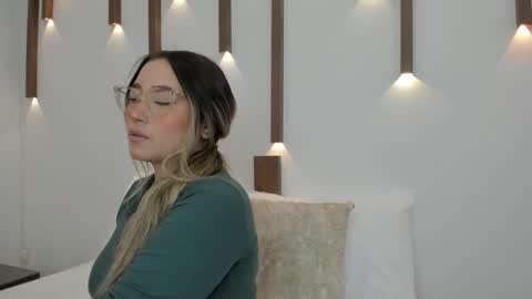 A N T O N E L L A  online show from 01-27-25, 12:16