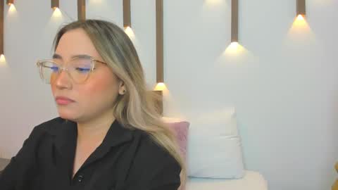 A N T O N E L L A  online show from 02-15-25, 12:01