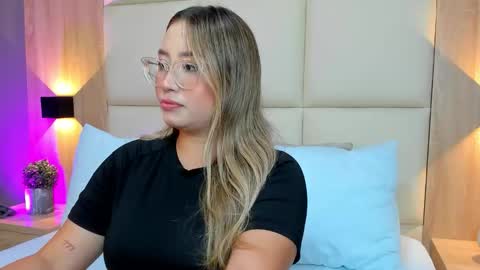 A N T O N E L L A  online show from 10-20-25, 12:38