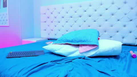Snapshot of antonella_hotkiss chatting on 01-28-25, 10:23 Antonella online show from 01-28-25, 10:23