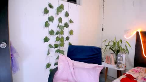 Snapshot of antonella_mcry chatting on 05-11-26, 10:18 antonella online show from 05-11-26, 10:18