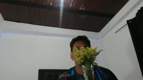 Snapshot of antonella_y_tayrone chatting on 09-19-25, 11:49 antonella_y_tayrone online show from 09-19-25, 11:49