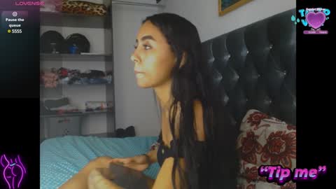 AntonellaAndNoah online show from 01-04-25, 03:49