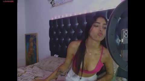 AntonellaAndNoah online show from 01-22-25, 12:16