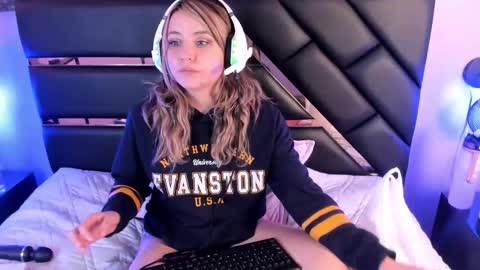 My name is Andrea  thumb up me please its important online show from 12-17-24, 11:16