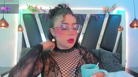 A N T O N E L L E  online show from 05-24-26, 08:41