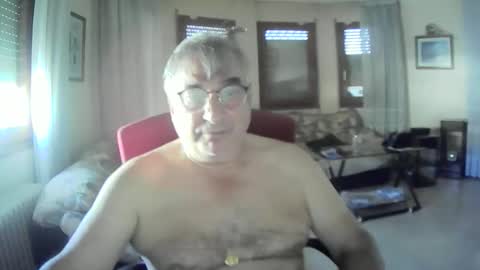 Antonio online show from 10-15-25, 01:55