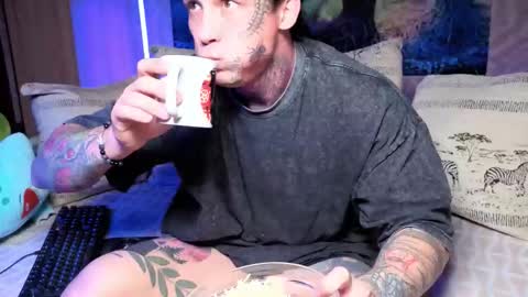 Snapshot of anubisgod88 chatting on 11-03-25, 03:24 Tom online show from 11-03-25, 03:24