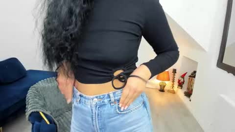 Anya online show from 11-25-25, 05:40