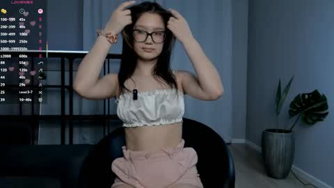 Snapshot of aouva chatting on 04-12-26, 03:28 Sofia online show from 04-12-26, 03:28