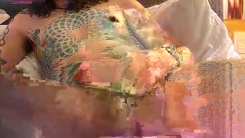 Snapshot of apathyb0und chatting on 05-18-26, 11:21 apathyb0und online show from 05-18-26, 11:21