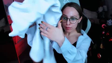 Snapshot of aphexqueen chatting on 12-12-24, 07:48 APHEX QUEEN online show from 12-12-24, 07:48