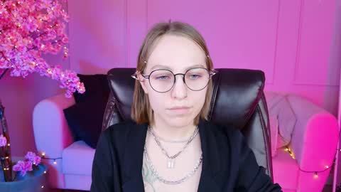 Snapshot of aphexqueen chatting on 12-13-24, 01:22 APHEX QUEEN online show from 12-13-24, 01:22