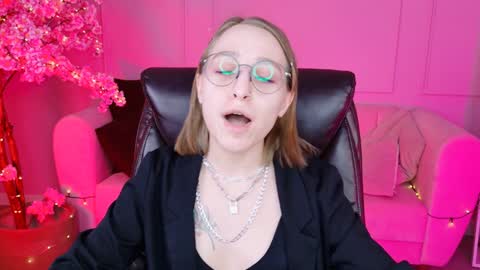 Snapshot of aphexqueen chatting on 12-13-24, 04:27 APHEX QUEEN online show from 12-13-24, 04:27