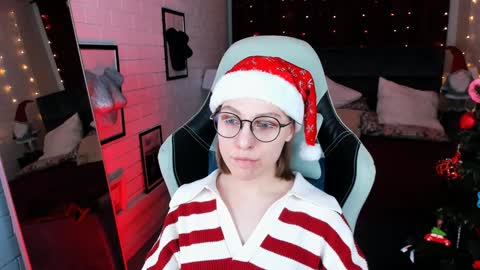 Snapshot of aphexqueen chatting on 12-17-24, 01:27 APHEX QUEEN online show from 12-17-24, 01:27