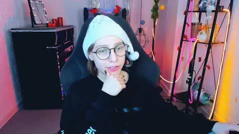 Snapshot of aphexqueen chatting on 12-25-24, 06:09 APHEX QUEEN online show from 12-25-24, 06:09