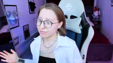 Snapshot of aphexqueen chatting on 01-11-25, 04:36 APHEX QUEEN online show from 01-11-25, 04:36