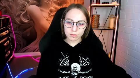 Snapshot of aphexqueen chatting on 02-02-25, 08:19 APHEX QUEEN online show from 02-02-25, 08:19