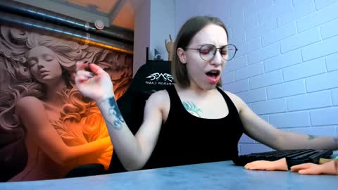 Snapshot of aphexqueen chatting on 02-03-25, 07:10 APHEX QUEEN online show from 02-03-25, 07:10