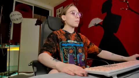 Snapshot of aphexqueen chatting on 02-18-25, 03:21 APHEX QUEEN online show from 02-18-25, 03:21