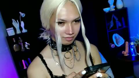 Snapshot of aphr0dite_x chatting on 03-04-25, 03:04 Roman Goddess online show from 03-04-25, 03:04