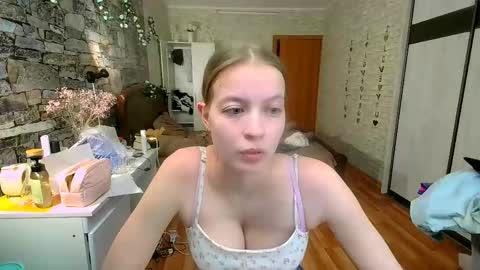 Snapshot of aphrodite_wow_ chatting on 05-01-26, 01:05 Aphrodite online show from 05-01-26, 01:05