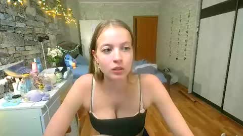 Snapshot of aphrodite_wow_ chatting on 06-16-26, 12:08 Aphrodite online show from 06-16-26, 12:08