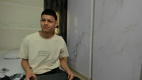   online show from 04-19-26, 03:06